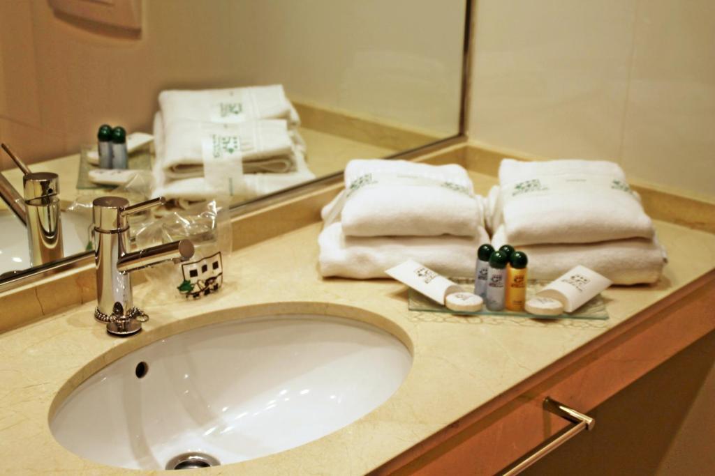 Apartahotel Ribera Arroyo de la Encomienda Kültér fotó